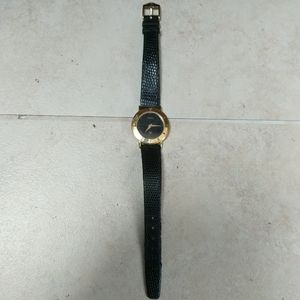 Vintage Black Leather Gucci Watch